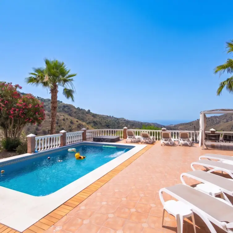 Sale of detached villa in Sayalonga