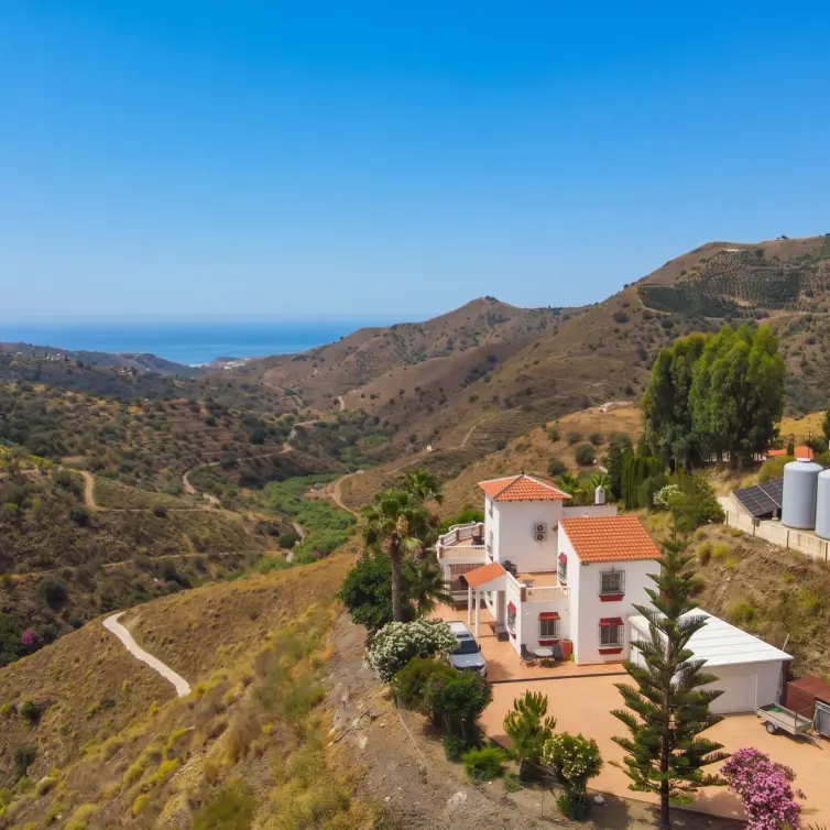 Sale of detached villa in Sayalonga