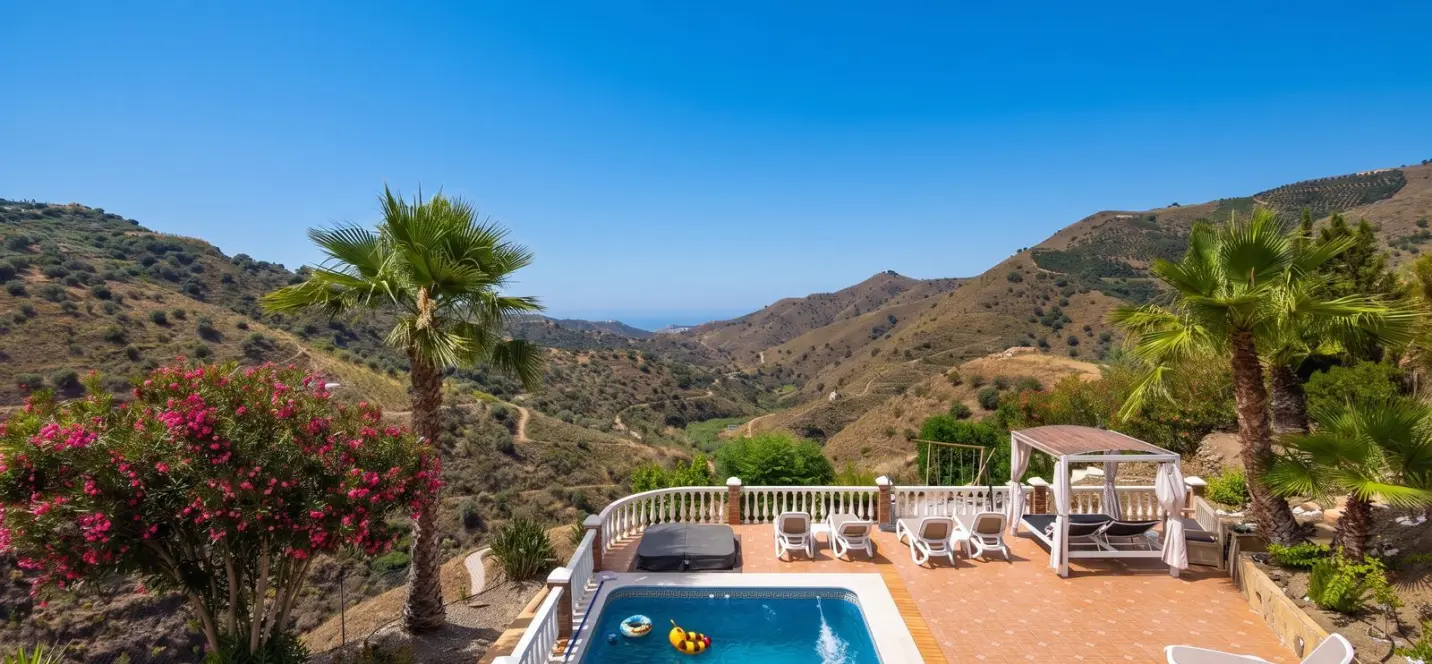 Sale of detached villa in Sayalonga 2