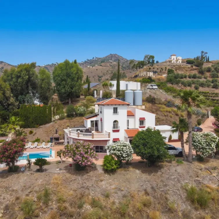 Sale of detached villa in Sayalonga