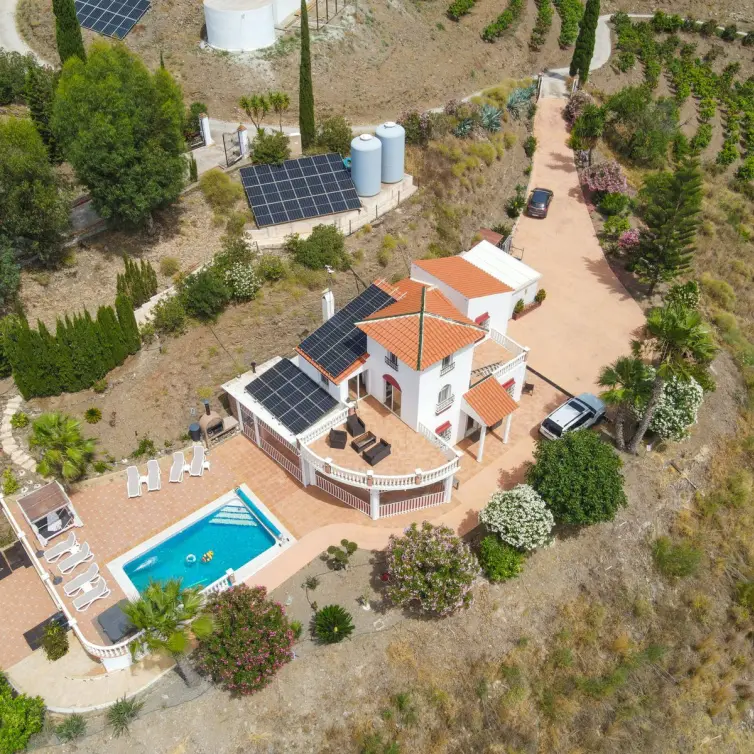 Sale of detached villa in Sayalonga