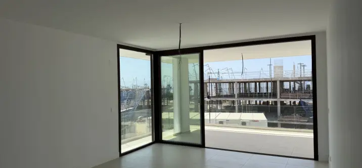 Sale of middle floor apartment in Fuengirola 2
