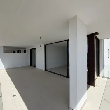 Sale of middle floor apartment in Fuengirola