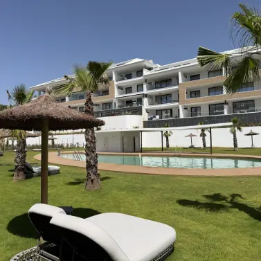 Sale of middle floor apartment in Fuengirola
