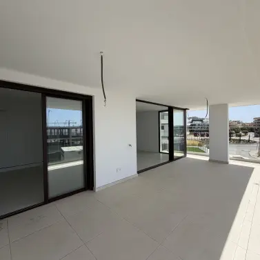 Sale of middle floor apartment in Fuengirola