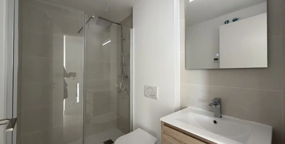 Sale of middle floor apartment in Fuengirola 8