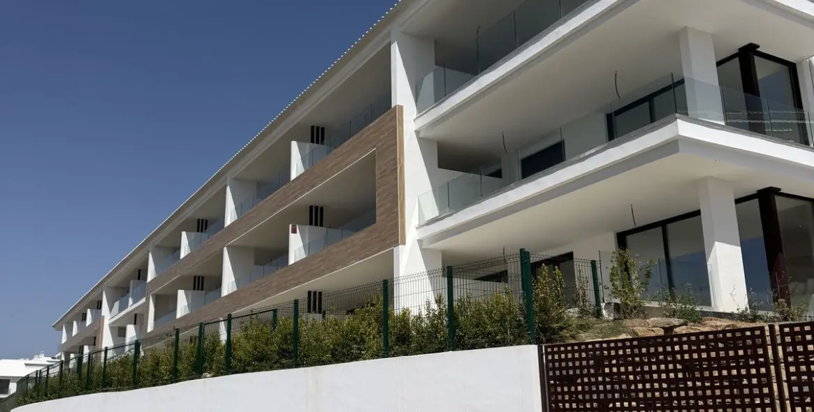 Sale of middle floor apartment in Fuengirola 10