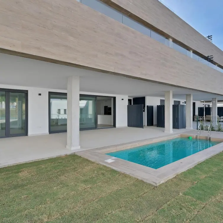 Venta de apartamento en planta baja en Marbella
