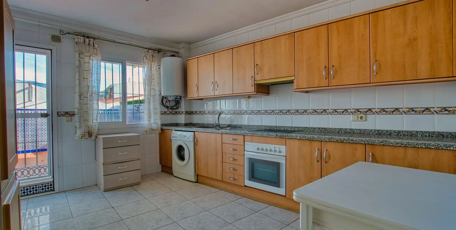 Sale of apartment complex in Vélez-Málaga 19