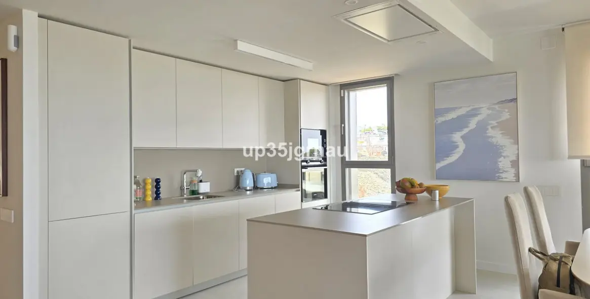 Sale of middle floor apartment in Selwo 16