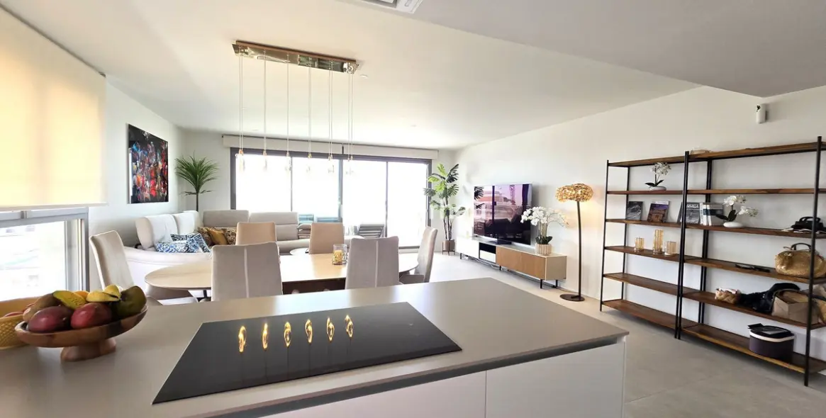 Sale of middle floor apartment in Selwo 17