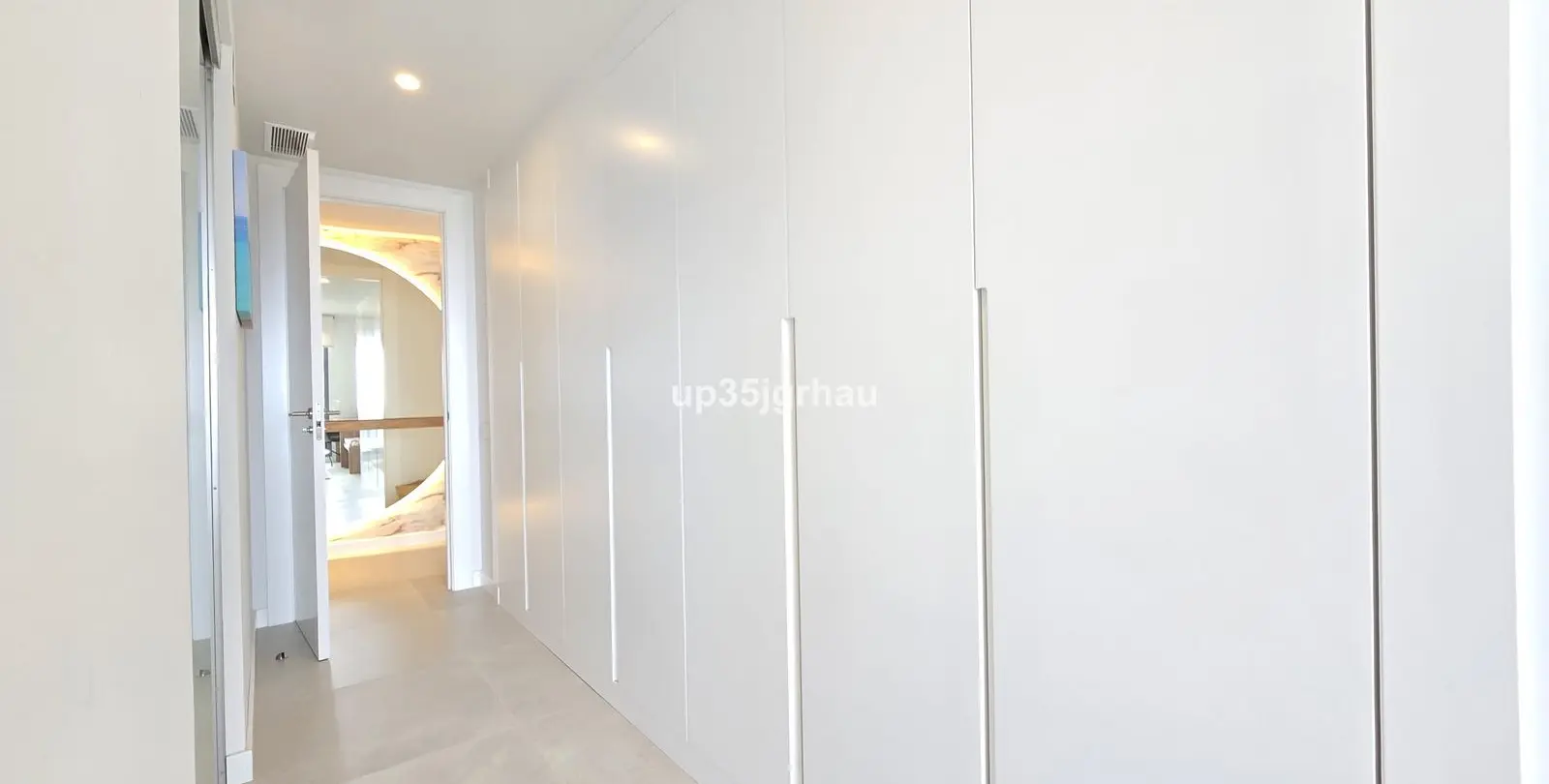 Sale of middle floor apartment in Selwo 42
