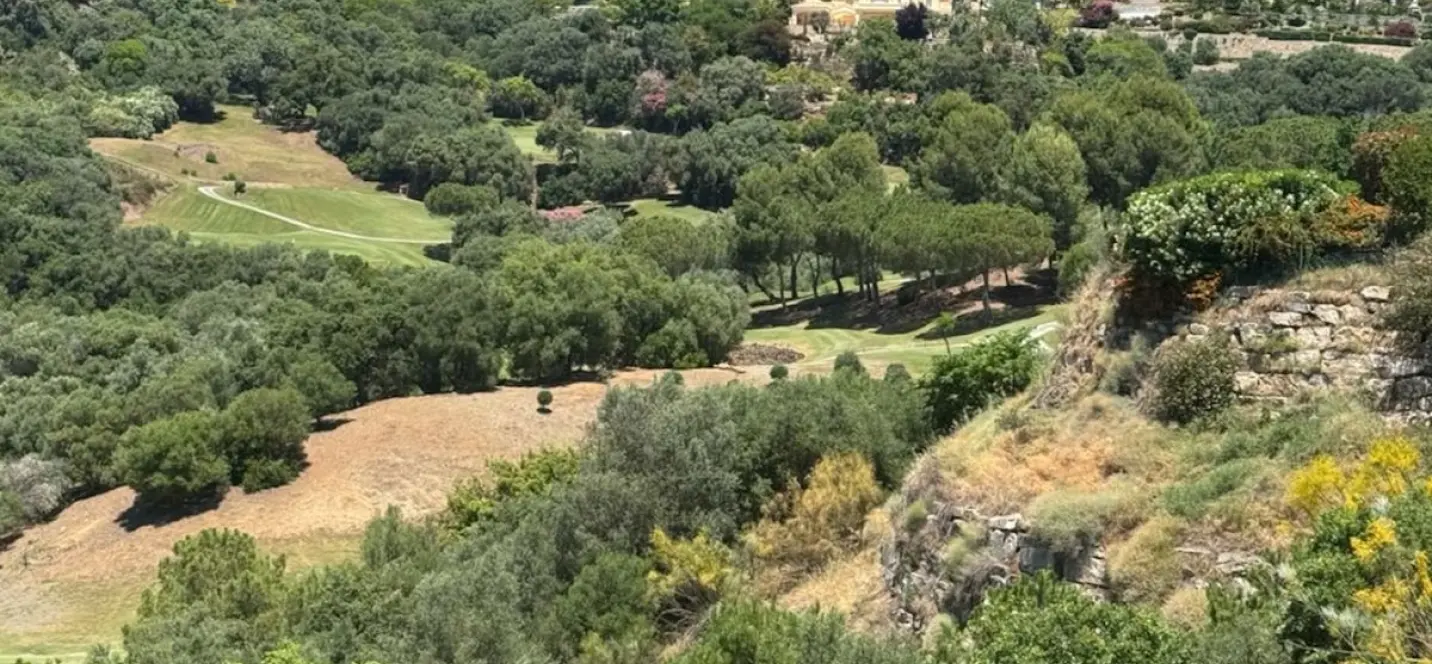 Sale of residential plot in Benahavís 1