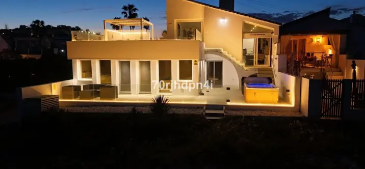 Venta de villa independiente en Estepona 0