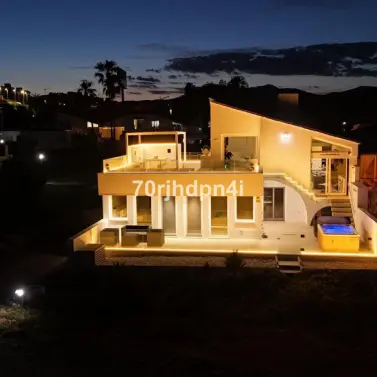 Venta de villa independiente en Estepona