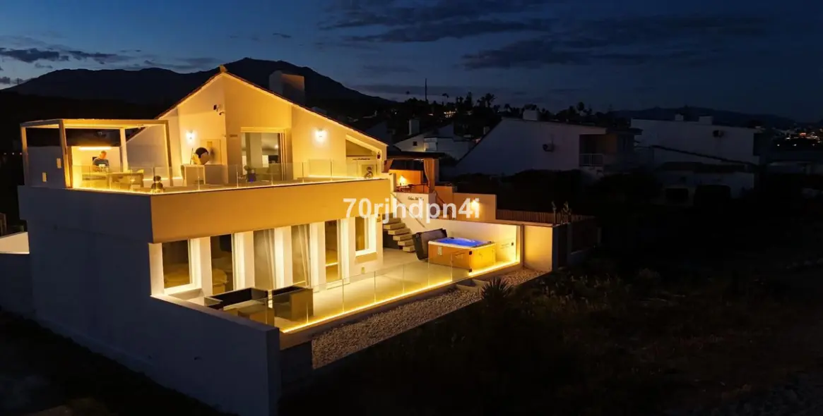 Venta de villa independiente en Estepona 4