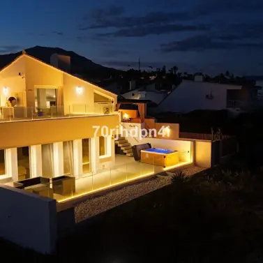 Venta de villa independiente en Estepona