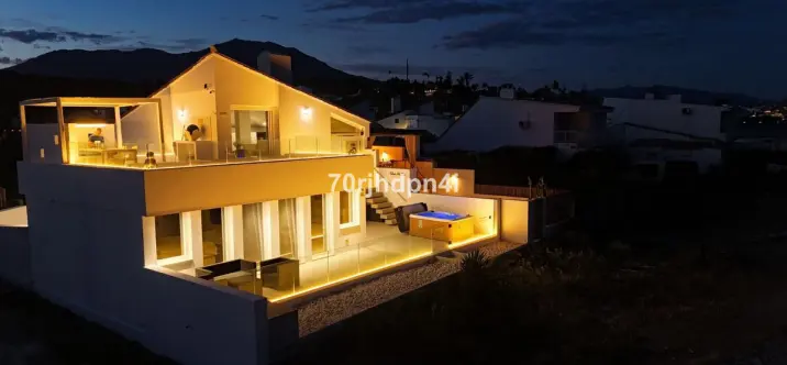 Venta de villa independiente en Estepona 3