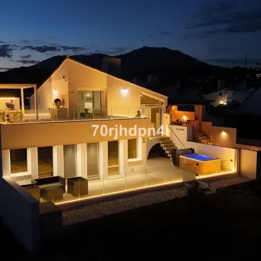 Venta de villa independiente en Estepona