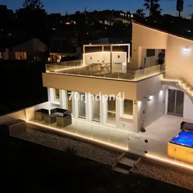 Venta de villa independiente en Estepona