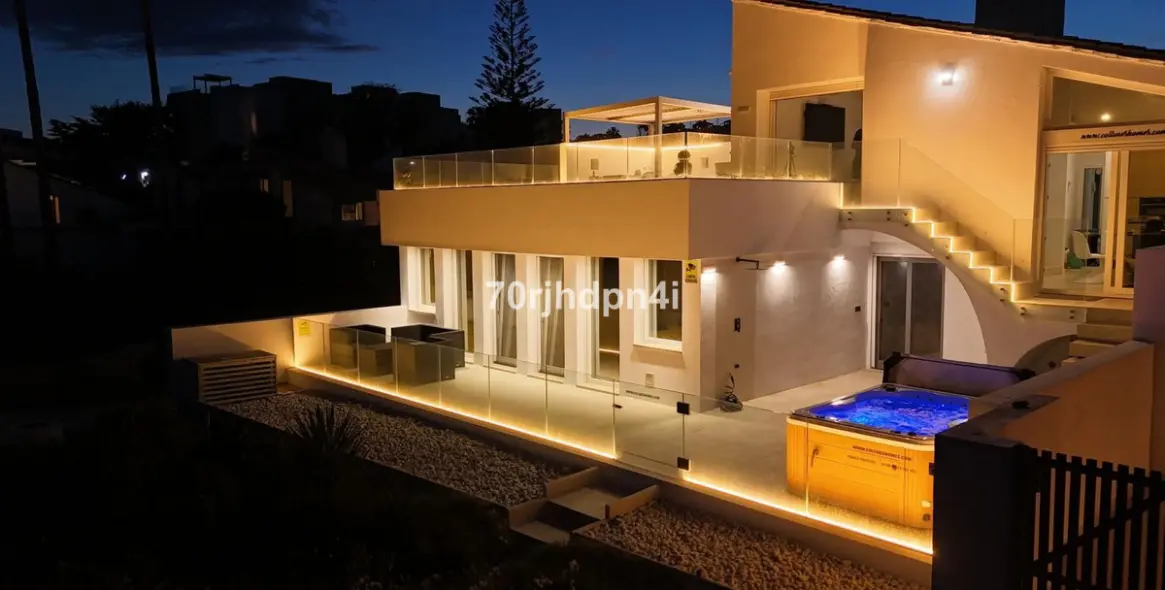 Venta de villa independiente en Estepona 7