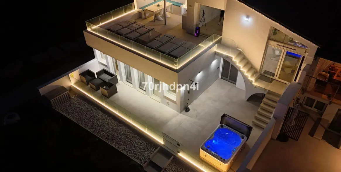 Venta de villa independiente en Estepona 8