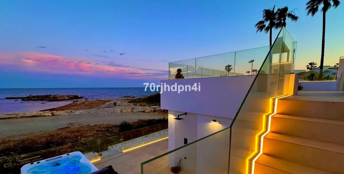 Venta de villa independiente en Estepona 10