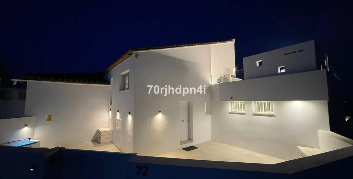 Venta de villa independiente en Estepona 12