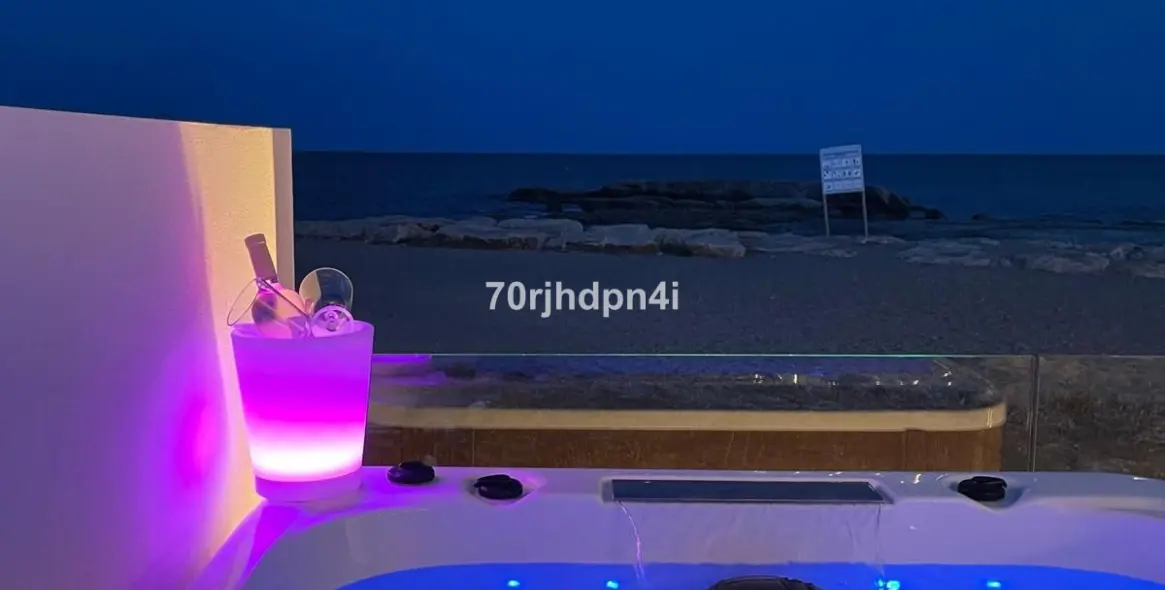 Venta de villa independiente en Estepona 16