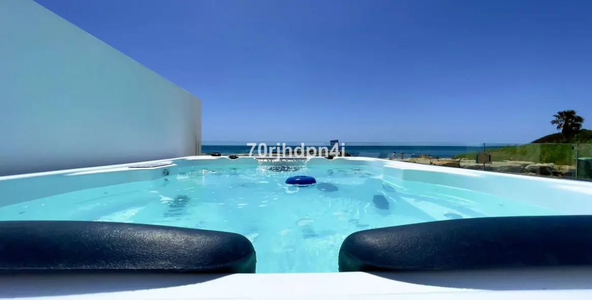 Venta de villa independiente en Estepona 19