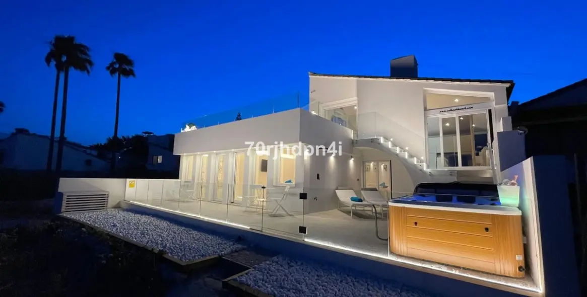 Venta de villa independiente en Estepona 34