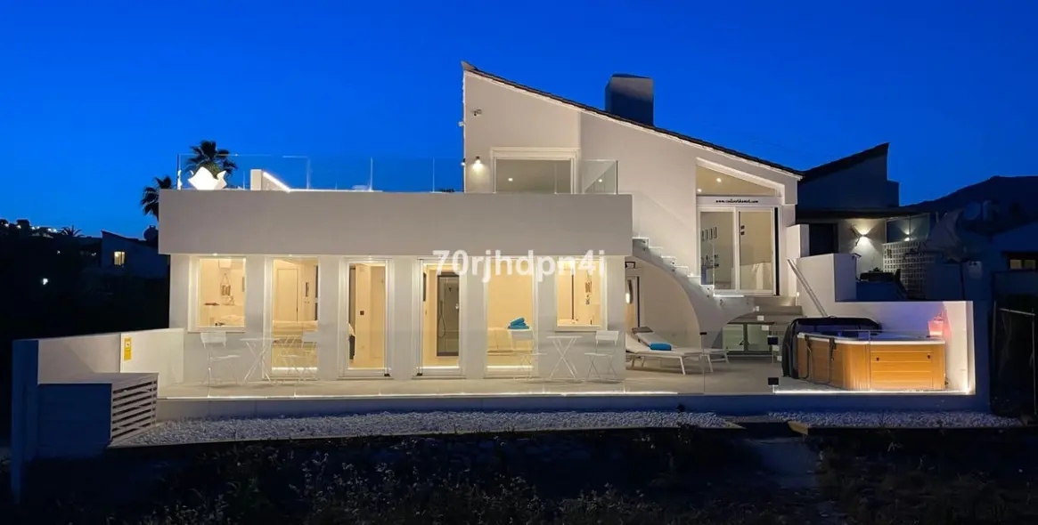 Venta de villa independiente en Estepona 36