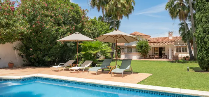 Venta de villa independiente en San Pedro de Alcántara 0