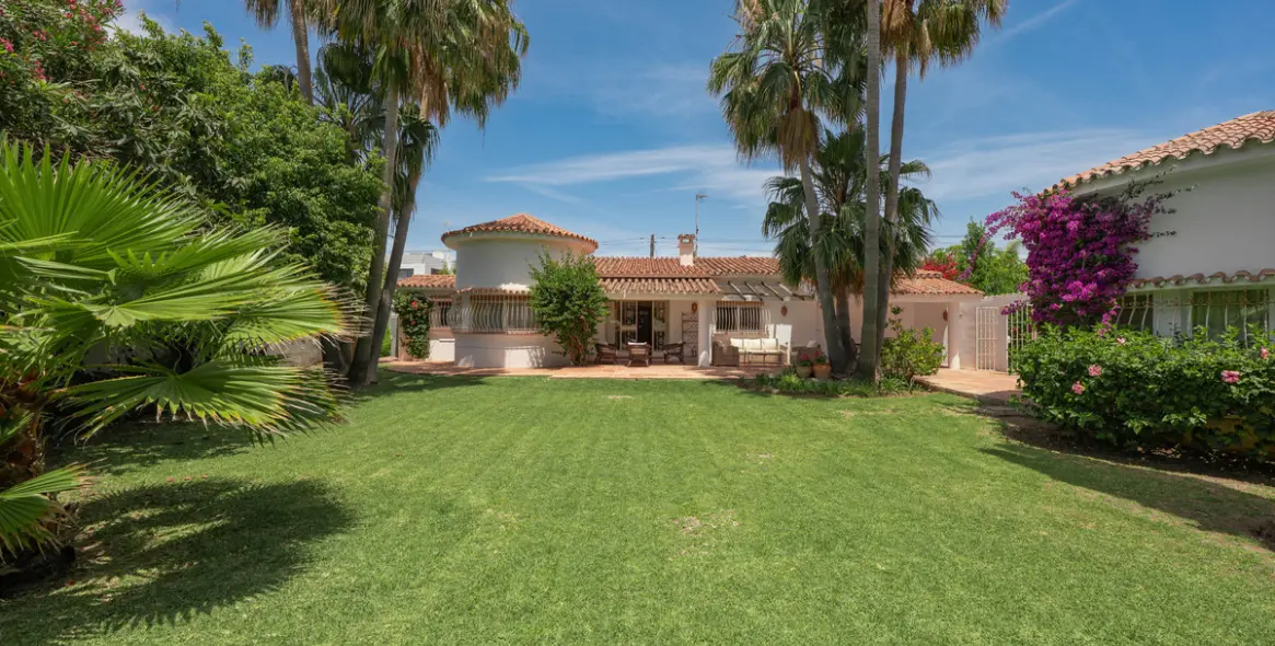 Venta de villa independiente en San Pedro de Alcántara 5