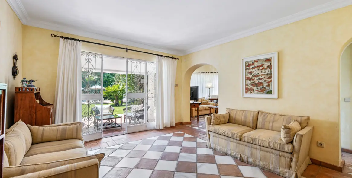 Venta de villa independiente en San Pedro de Alcántara 9