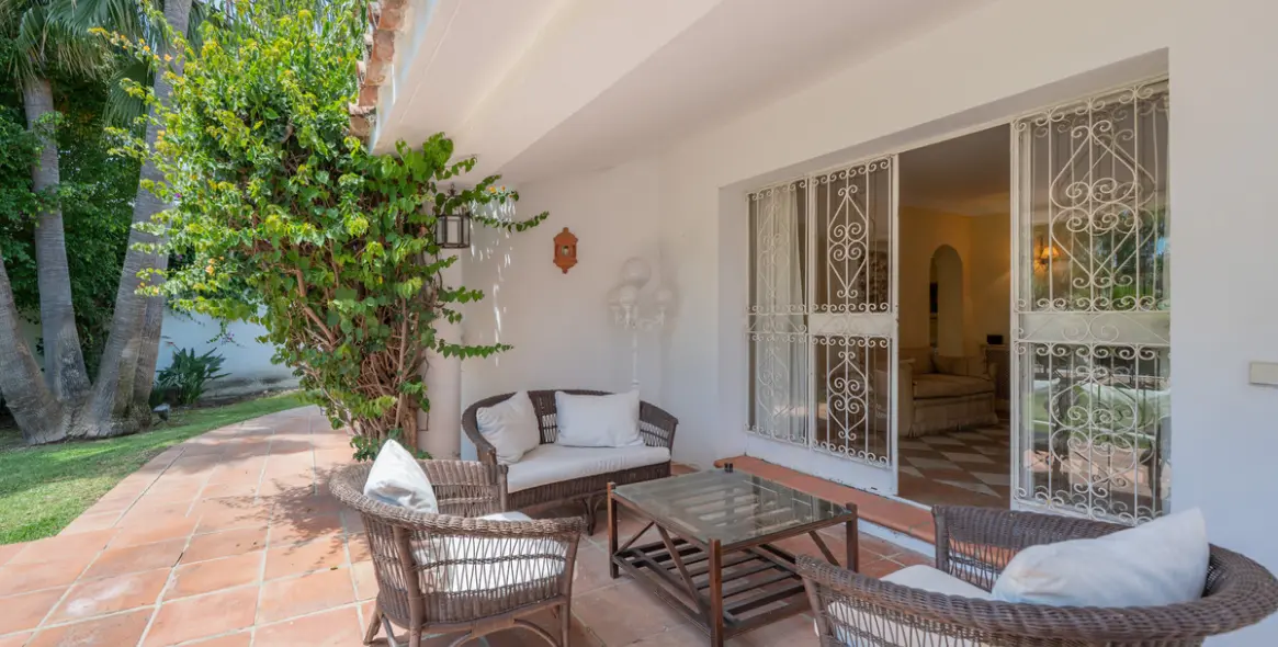 Venta de villa independiente en San Pedro de Alcántara 23