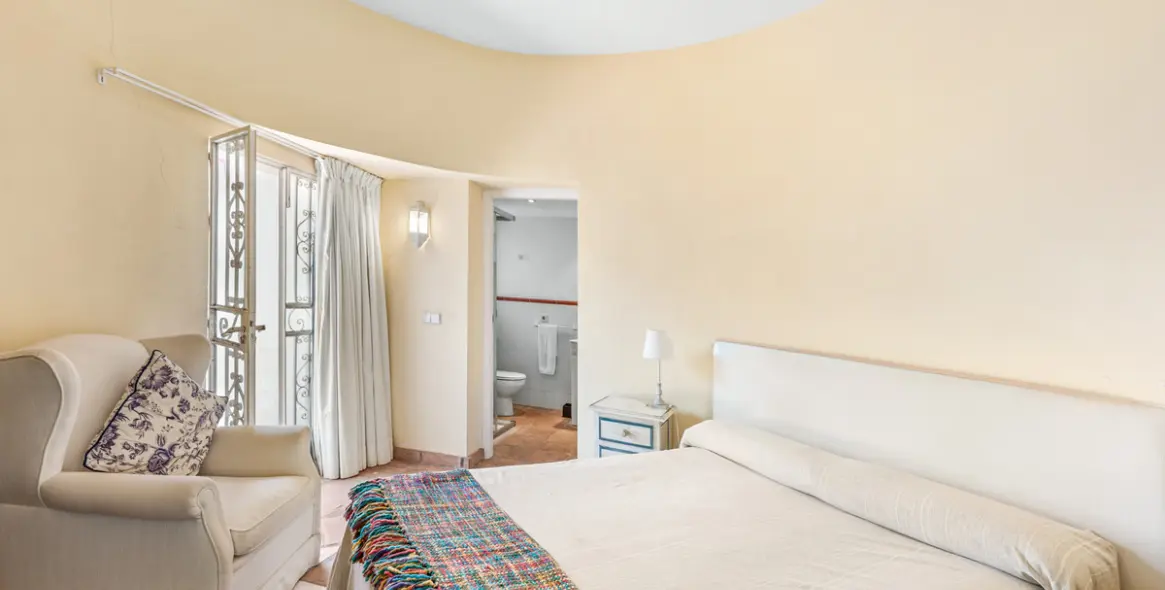 Venta de villa independiente en San Pedro de Alcántara 25