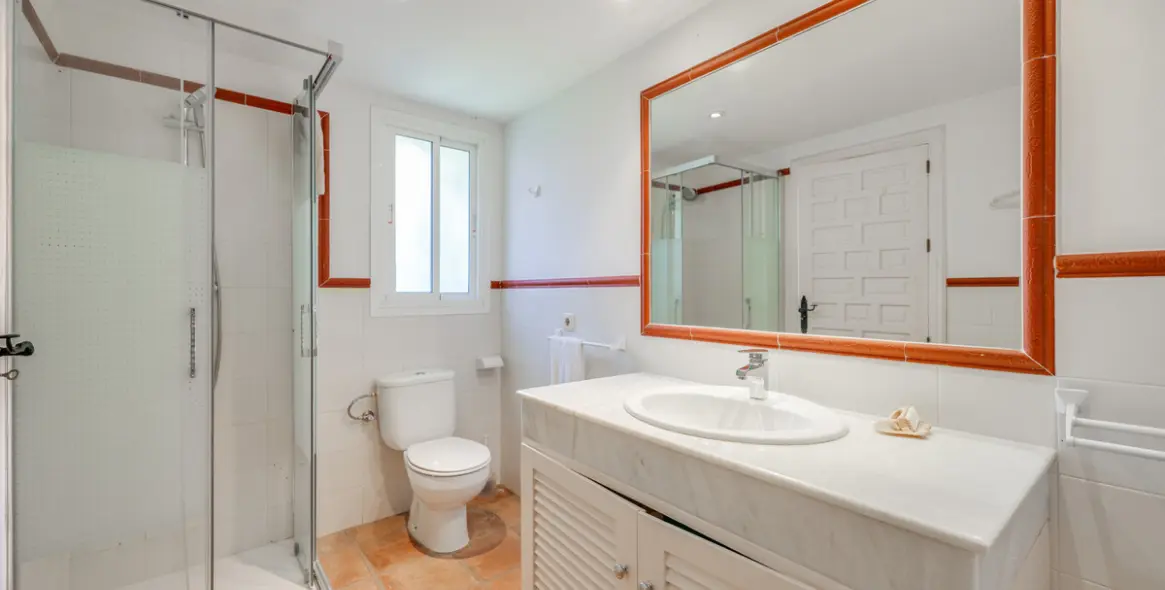 Venta de villa independiente en San Pedro de Alcántara 26