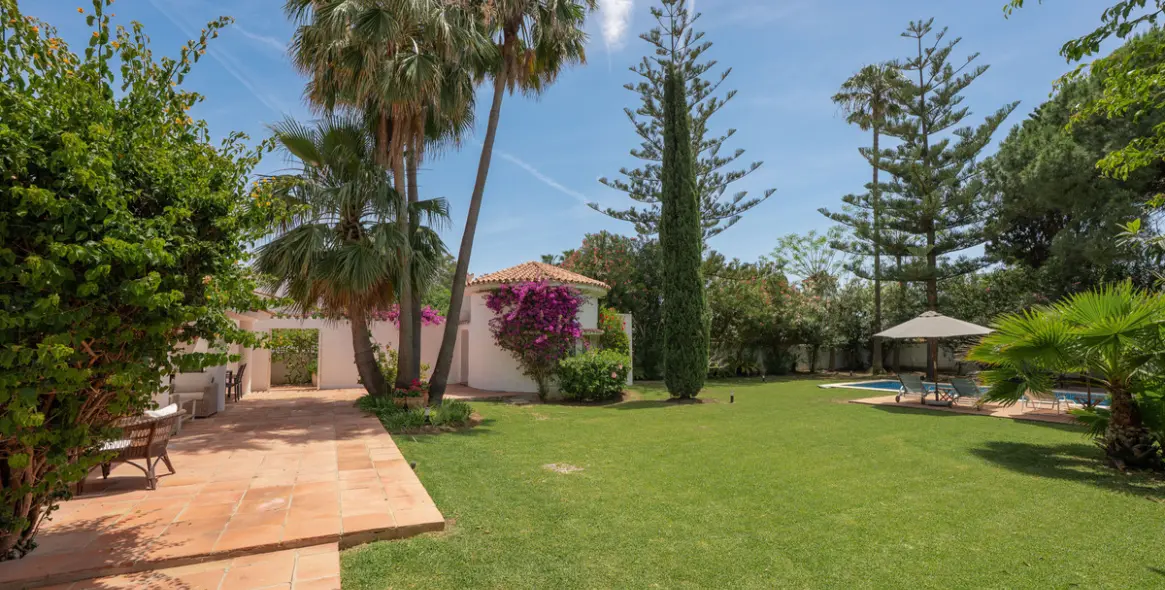 Venta de villa independiente en San Pedro de Alcántara 31