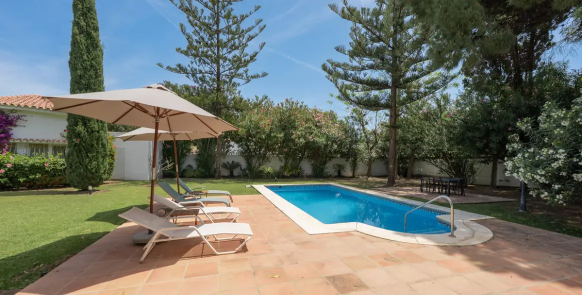Venta de villa independiente en San Pedro de Alcántara 32