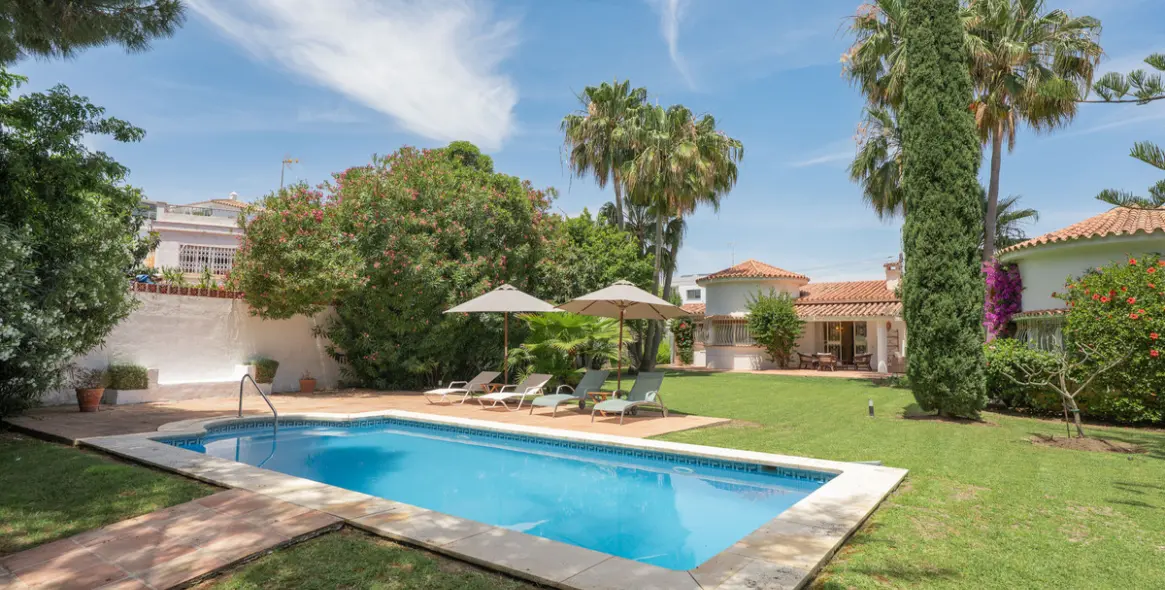 Venta de villa independiente en San Pedro de Alcántara 34
