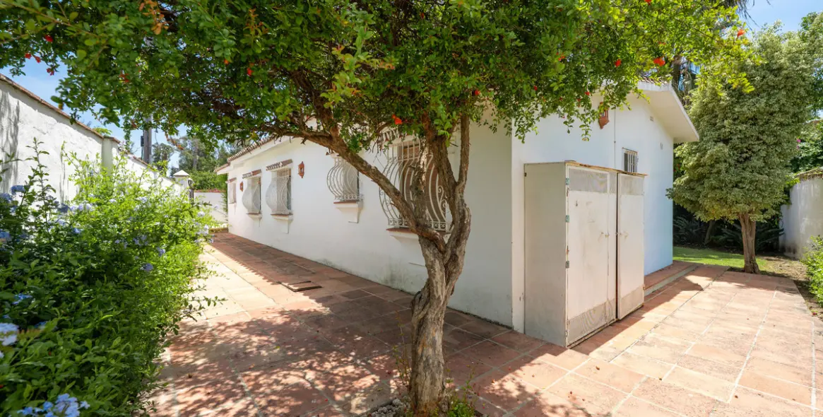 Venta de villa independiente en San Pedro de Alcántara 37
