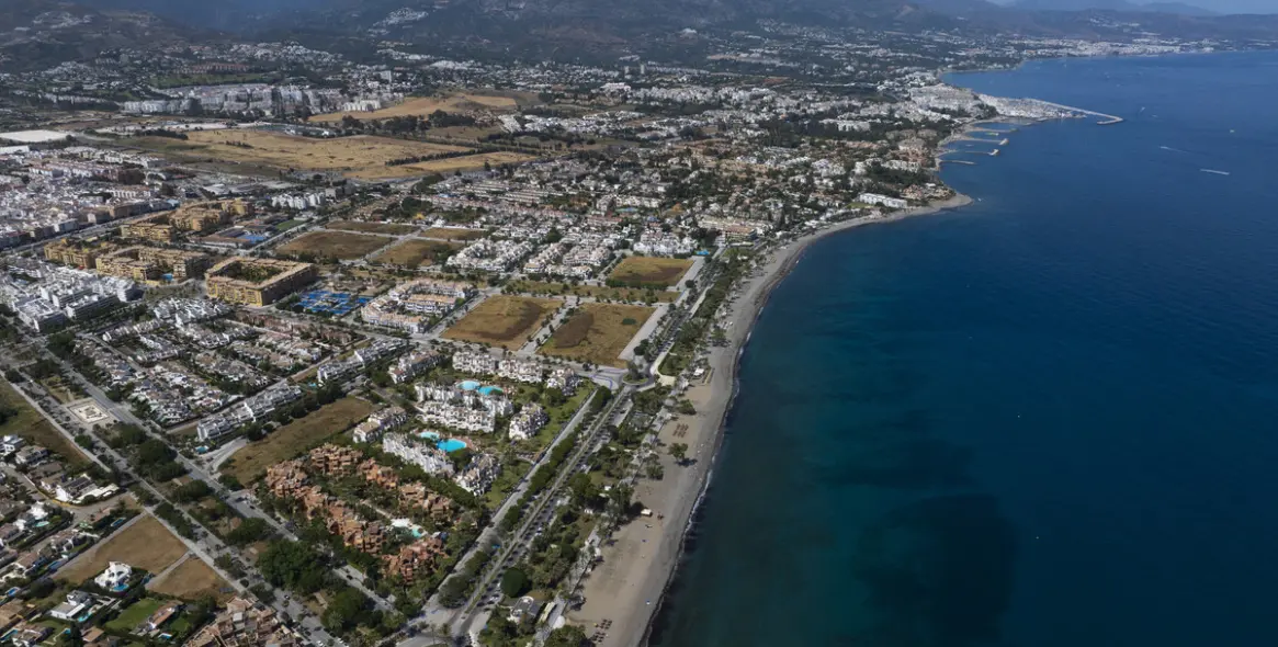 Venta de ático dúplex en San Pedro de Alcántara 37
