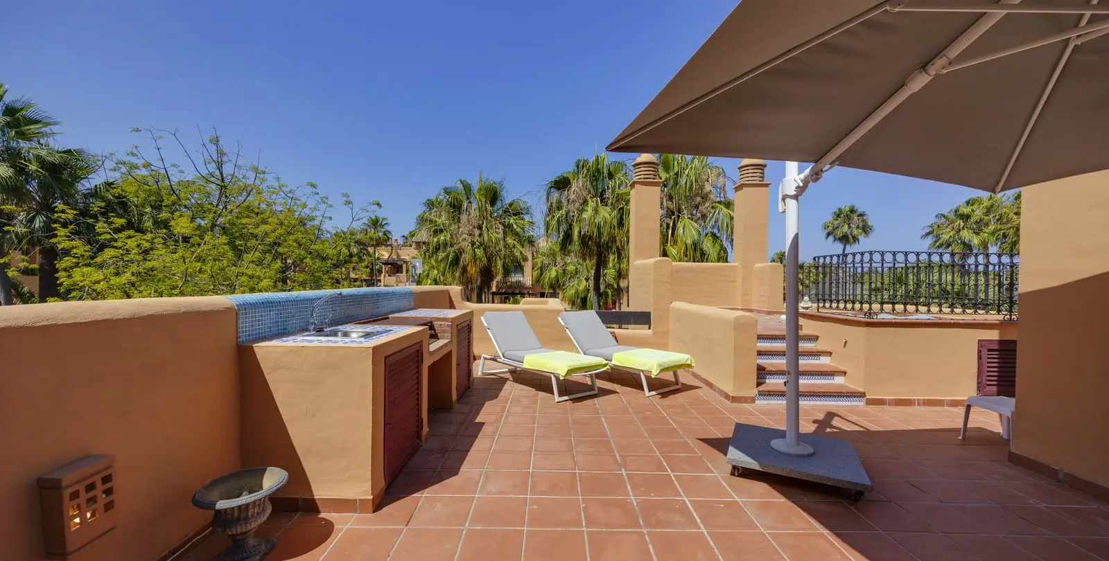 Продажа двухуровневого пентхауса в San Pedro de Alcántara 25