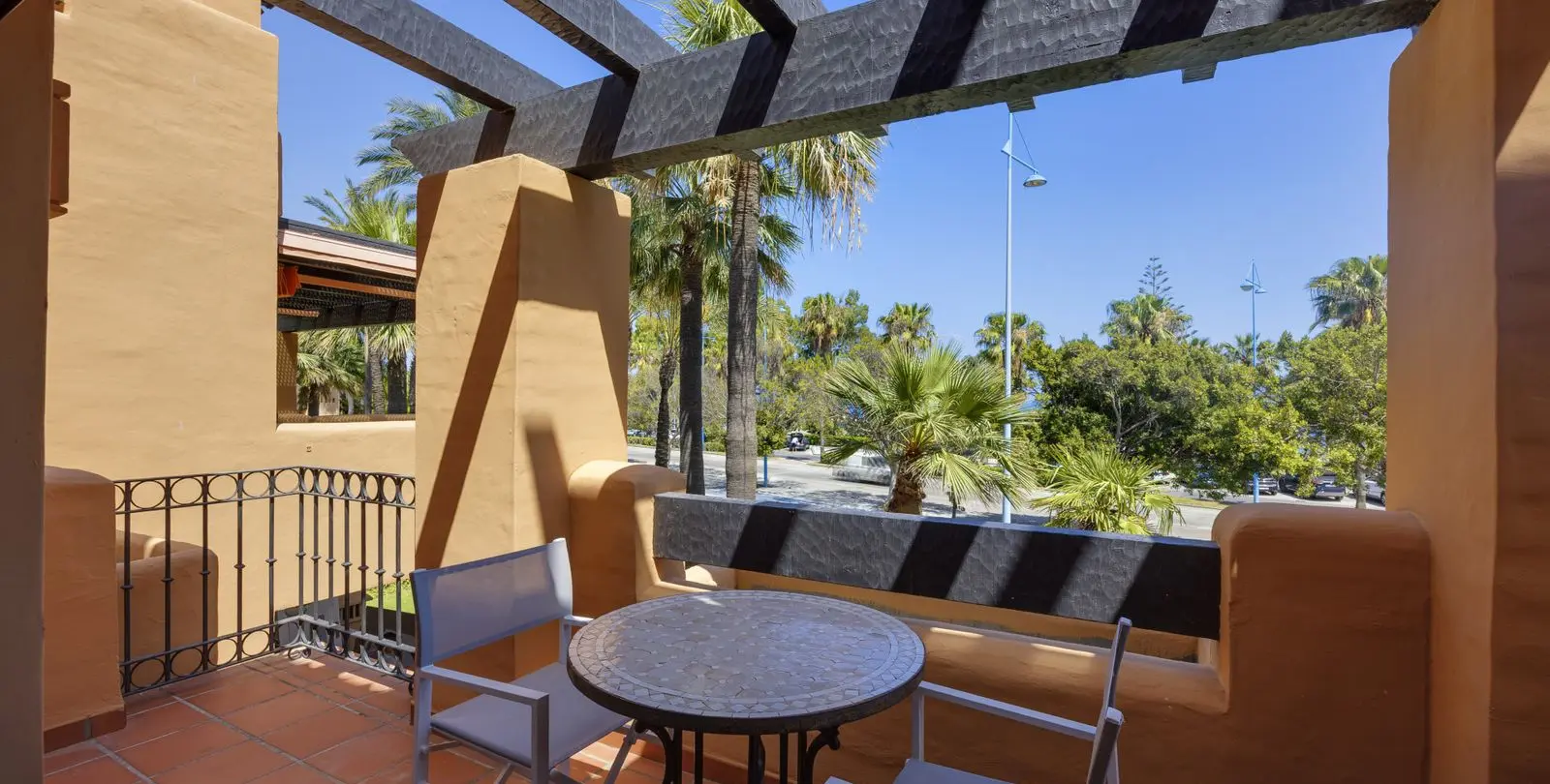 Продажа двухуровневого пентхауса в San Pedro de Alcántara 27