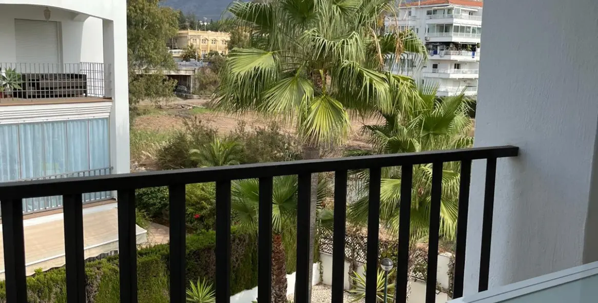 Alquiler a corto plazo de apartamento en planta media en Puerto Banús 4