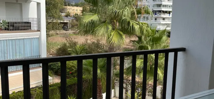Alquiler a corto plazo de apartamento en planta media en Puerto Banús 3