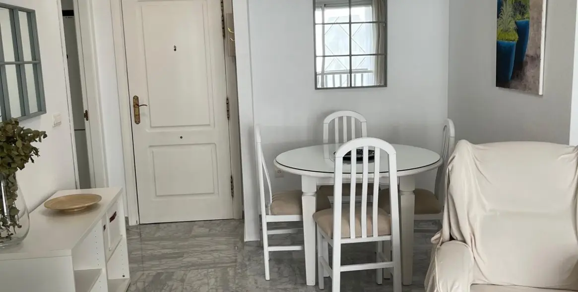 Alquiler a corto plazo de apartamento en planta media en Puerto Banús 6