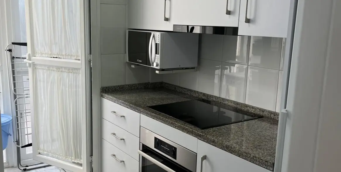 Alquiler a corto plazo de apartamento en planta media en Puerto Banús 8