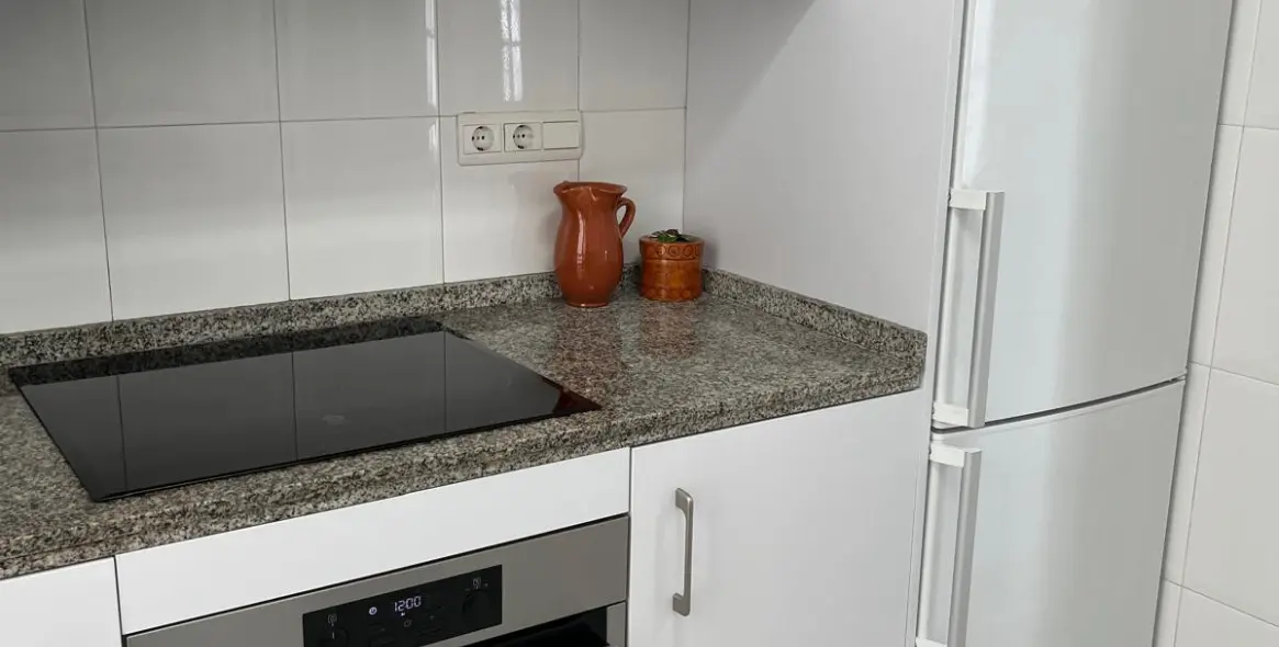 Alquiler a corto plazo de apartamento en planta media en Puerto Banús 9